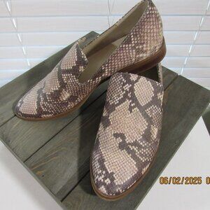 Crown Vintage Snakeskin Flats - Size 6